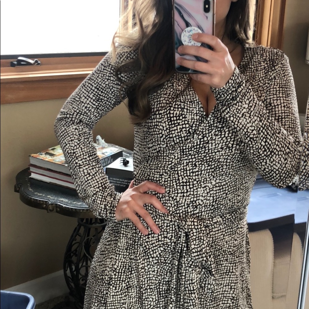 Size small Neutral patterned wrap dress